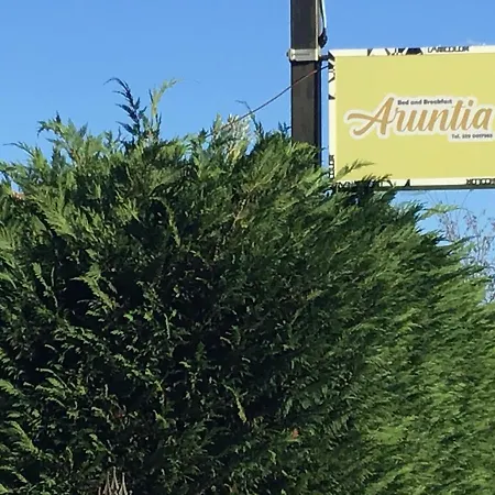 Aruntia *